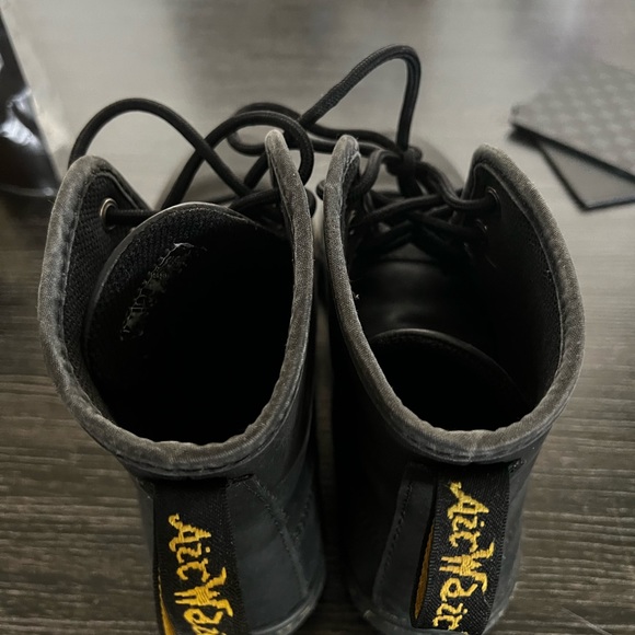 Dr.Martens Sheridan 8-Eye Boot-Black - Picture 3 of 6